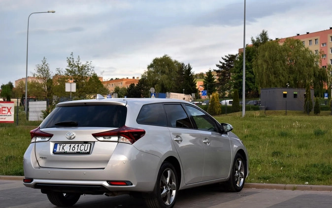 Toyota Auris cena 57900 przebieg: 121111, rok produkcji 2018 z Kielce małe 704